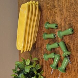 MELAMINE Yellow Corn Shaped Corn On The Cob Dishes with Green End Handles